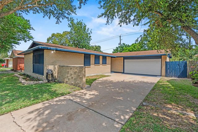 7009 Youpon Drive, Galveston, TX 77551