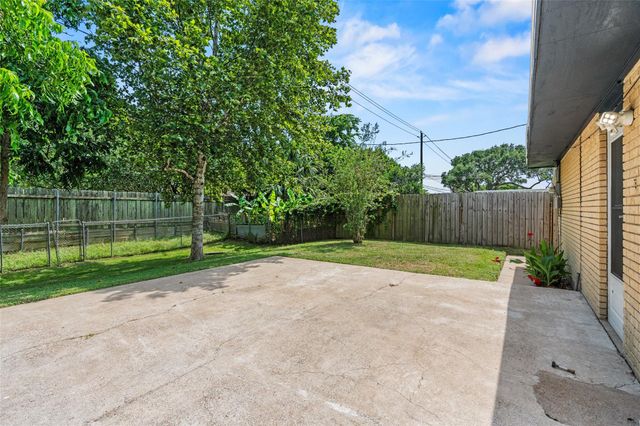 7009 Youpon Drive, Galveston, TX 77551