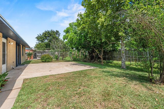 7009 Youpon Drive, Galveston, TX 77551
