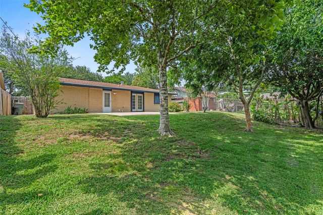 7009 Youpon Drive, Galveston, TX 77551