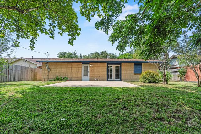 7009 Youpon Drive, Galveston, TX 77551