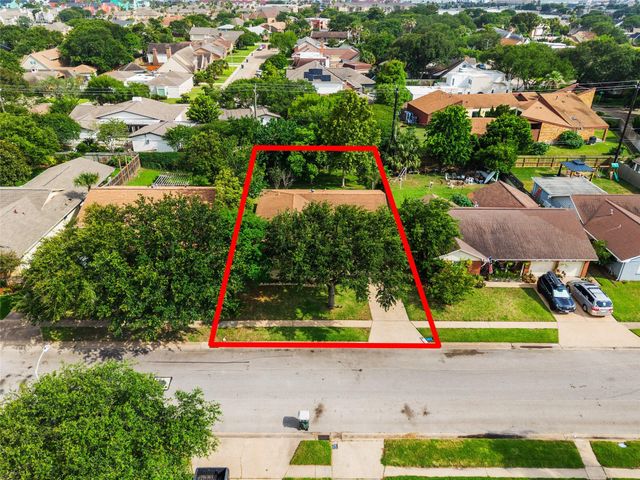 7009 Youpon Drive, Galveston, TX 77551