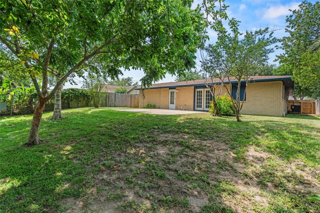 7009 Youpon Drive, Galveston, TX 77551
