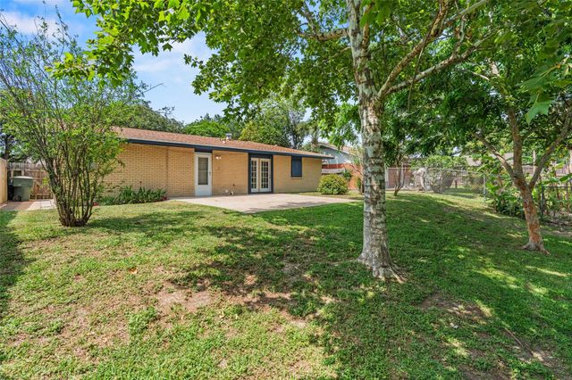 7009 Youpon Drive, Galveston, TX 77551
