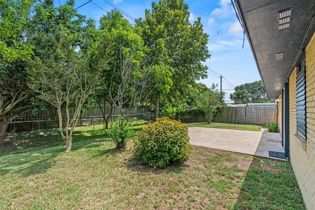 7009 Youpon Drive, Galveston, TX 77551