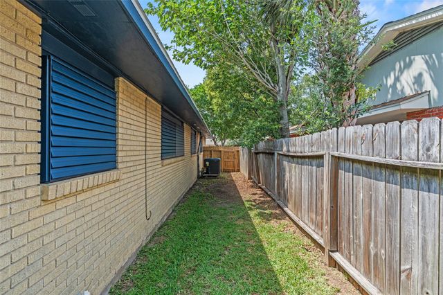 7009 Youpon Drive, Galveston, TX 77551