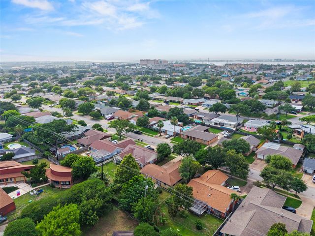 7009 Youpon Drive, Galveston, TX 77551