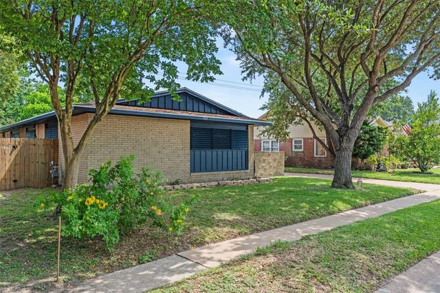 7009 Youpon Drive, Galveston, TX 77551