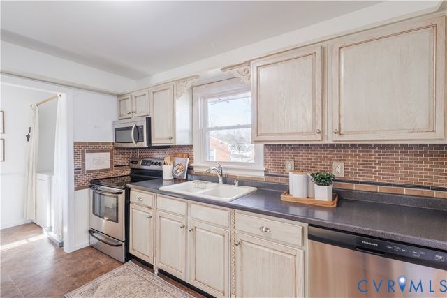 2214 Mendota Dr, Henrico, VA 23229