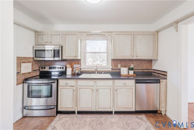 2214 Mendota Dr, Henrico, VA 23229