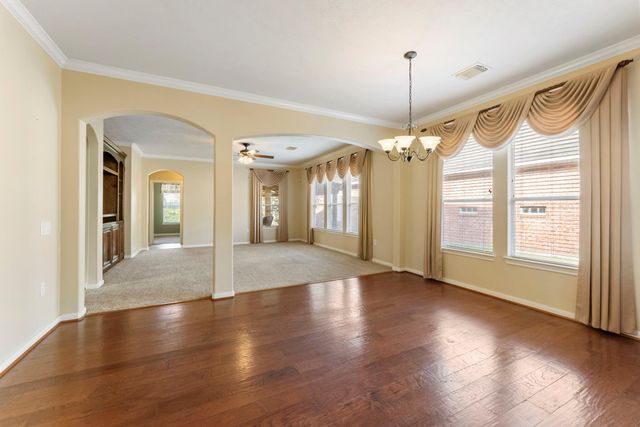 11 S Bendrook Loop, Conroe, TX 77384