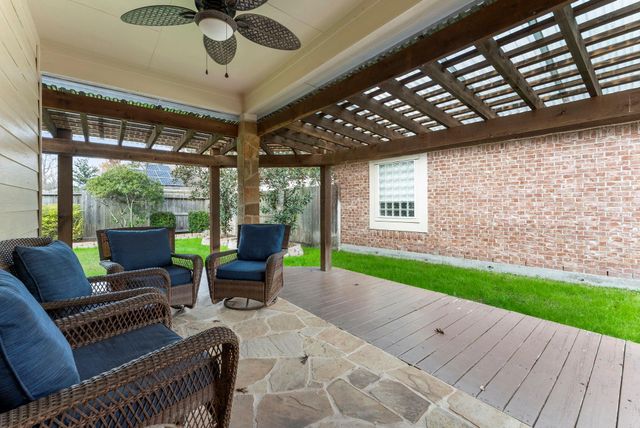 11 S Bendrook Loop, Conroe, TX 77384