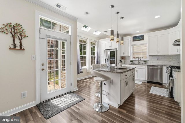 25 NAVESINK DR, Pennington, NJ 08534