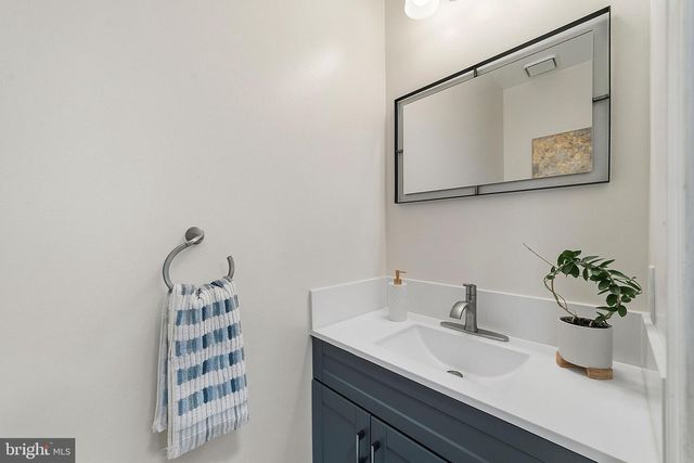 25 NAVESINK DR, Pennington, NJ 08534