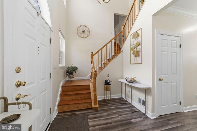 25 NAVESINK DR, Pennington, NJ 08534