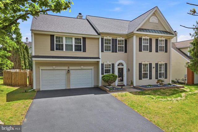 25 NAVESINK DR, Pennington, NJ 08534