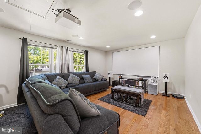 25 NAVESINK DR, Pennington, NJ 08534