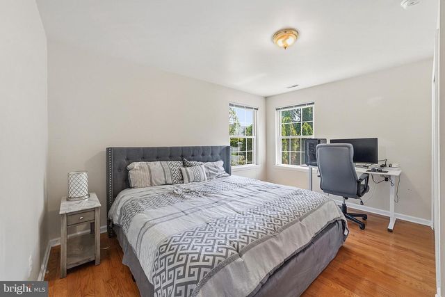 25 NAVESINK DR, Pennington, NJ 08534