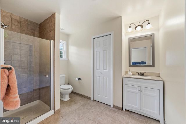 25 NAVESINK DR, Pennington, NJ 08534