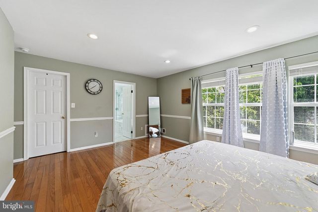 25 NAVESINK DR, Pennington, NJ 08534