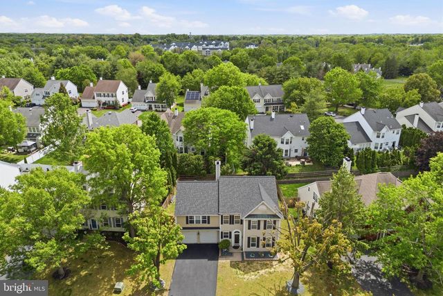 25 NAVESINK DR, Pennington, NJ 08534
