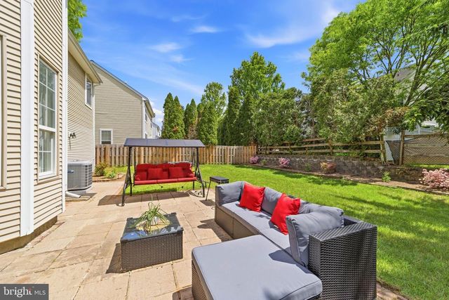 25 NAVESINK DR, Pennington, NJ 08534