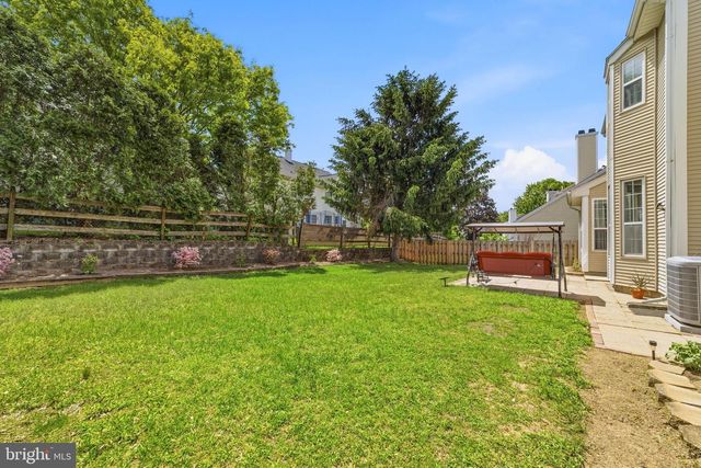 25 NAVESINK DR, Pennington, NJ 08534