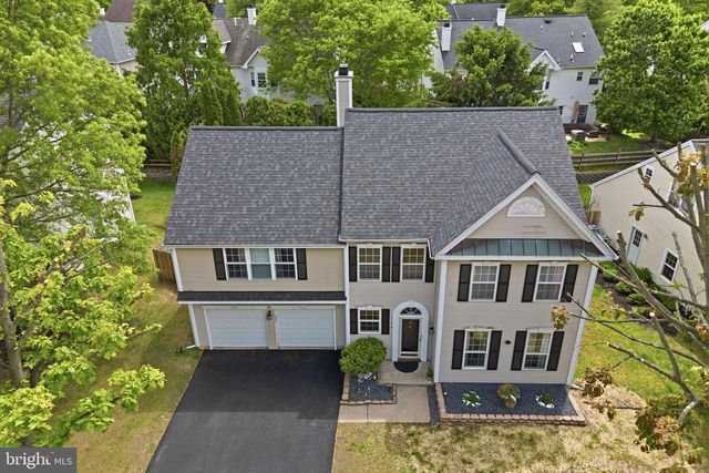25 NAVESINK DR, Pennington, NJ 08534