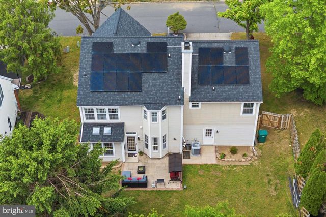 25 NAVESINK DR, Pennington, NJ 08534