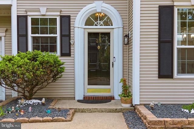 25 NAVESINK DR, Pennington, NJ 08534