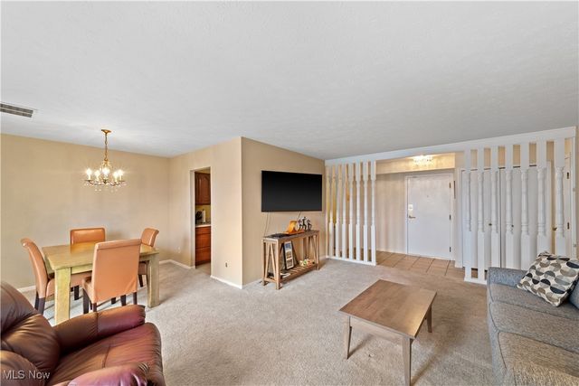 2112 Acacia Park Drive 524, Lyndhurst, OH 44124