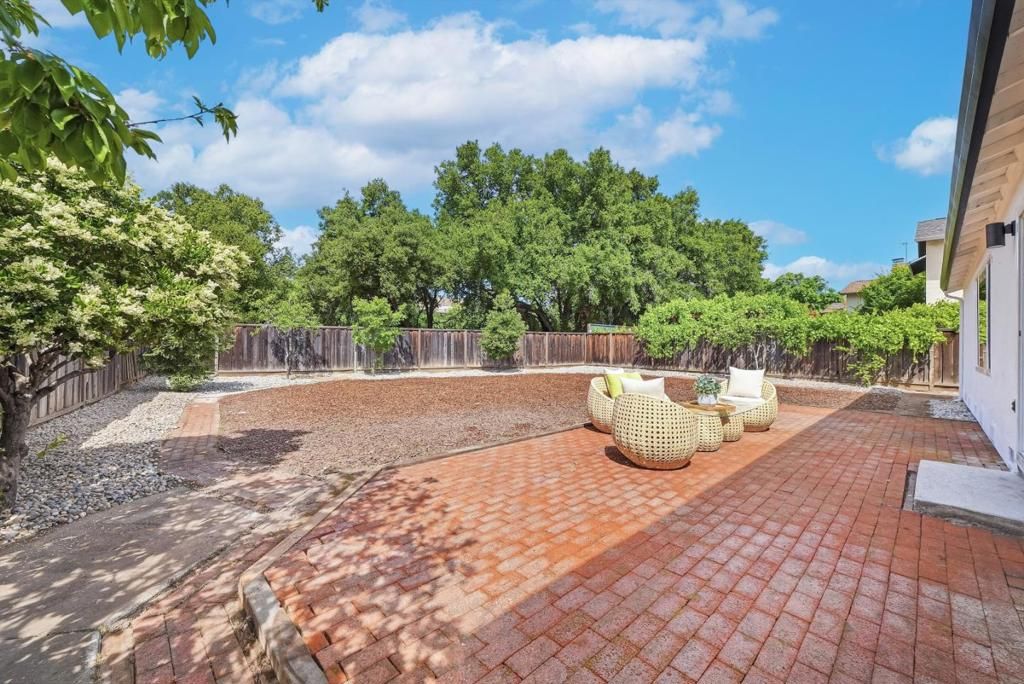 Image 15 of property listing at 3338 Woodside Lane, San Jose, CA 95121