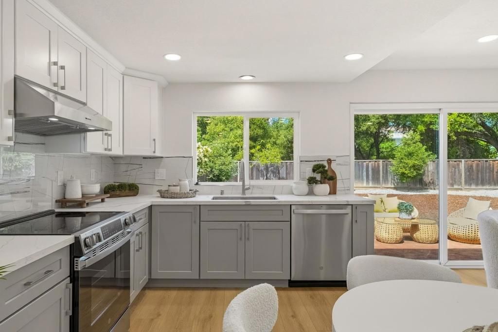 Image 7 of property listing at 3338 Woodside Lane, San Jose, CA 95121