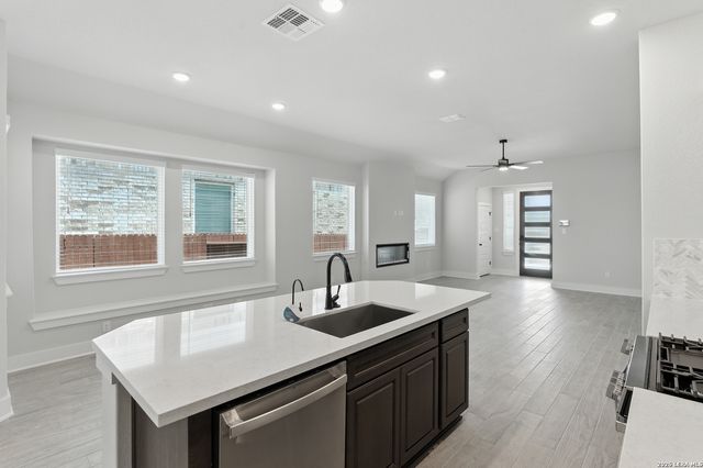 9424 Mattlock, San Antonio, TX 78254