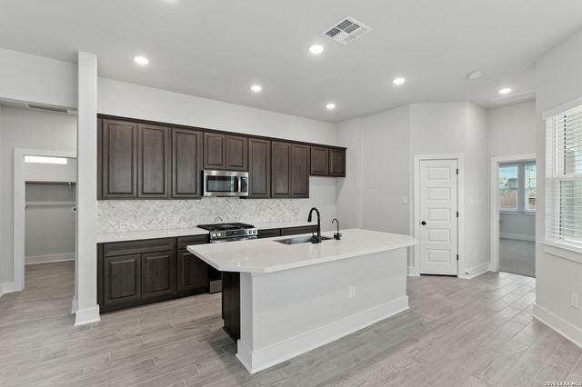 9424 Mattlock, San Antonio, TX 78254