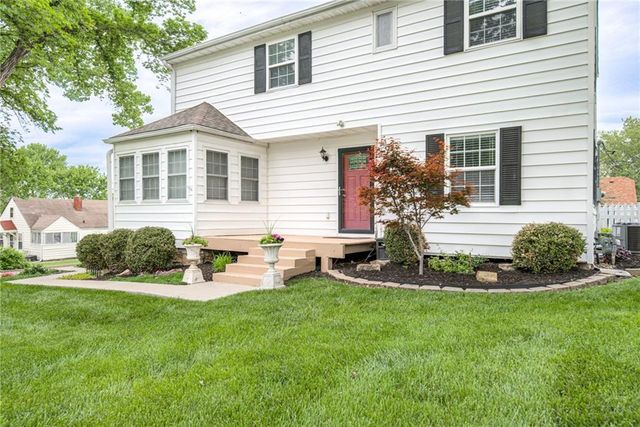 920 County Line Road, Kansas City, KS 66103