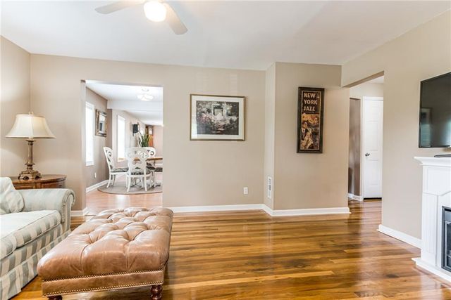 920 County Line Road, Kansas City, KS 66103