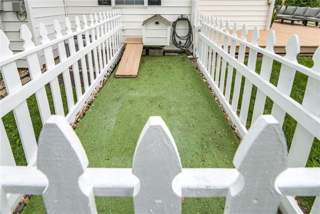 920 County Line Road, Kansas City, KS 66103