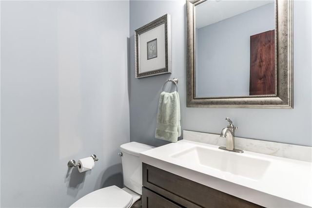 920 County Line Road, Kansas City, KS 66103