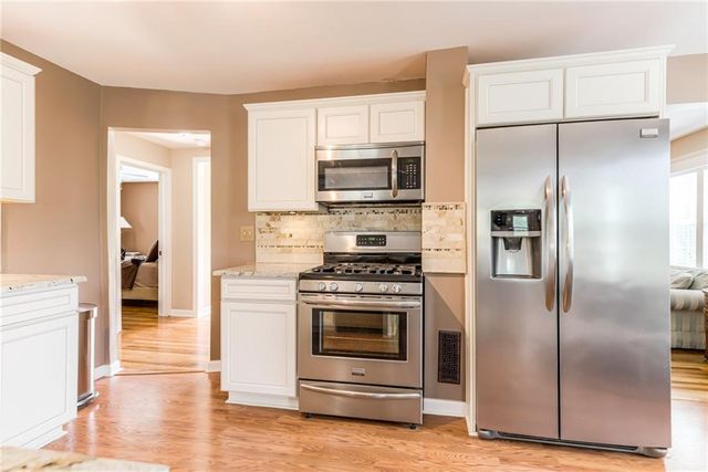 920 County Line Road, Kansas City, KS 66103