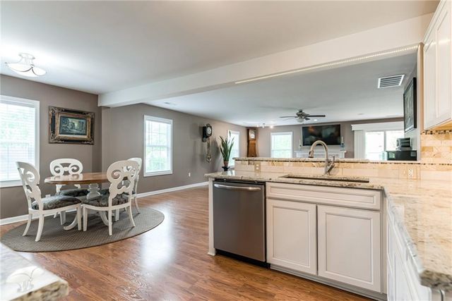 920 County Line Road, Kansas City, KS 66103