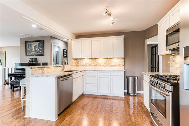 920 County Line Road, Kansas City, KS 66103