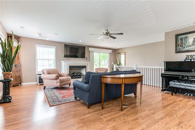 920 County Line Road, Kansas City, KS 66103