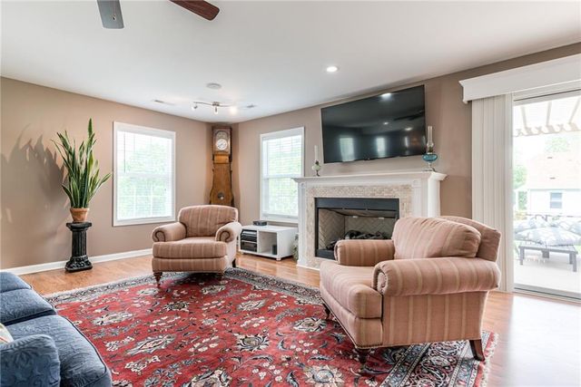 920 County Line Road, Kansas City, KS 66103