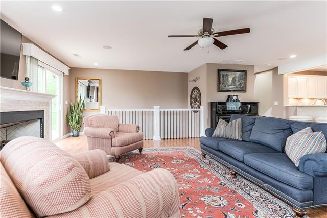 920 County Line Road, Kansas City, KS 66103