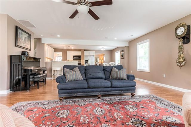 920 County Line Road, Kansas City, KS 66103