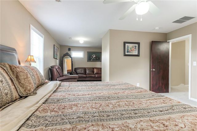 920 County Line Road, Kansas City, KS 66103