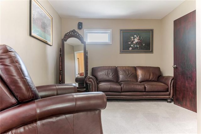 920 County Line Road, Kansas City, KS 66103