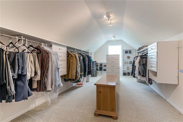 920 County Line Road, Kansas City, KS 66103