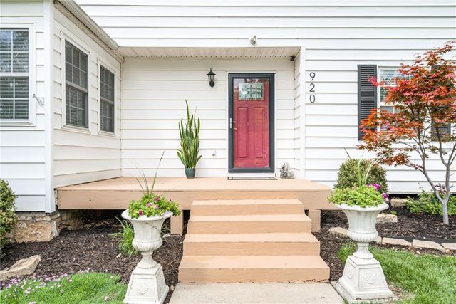 920 County Line Road, Kansas City, KS 66103